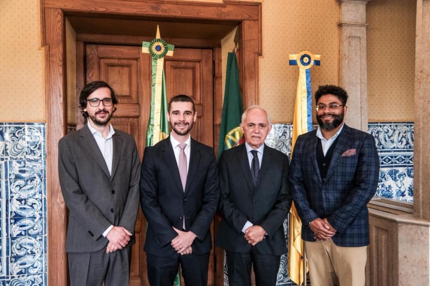 S&atilde;o Vicente refor&ccedil;a la&ccedil;os com o Brasil